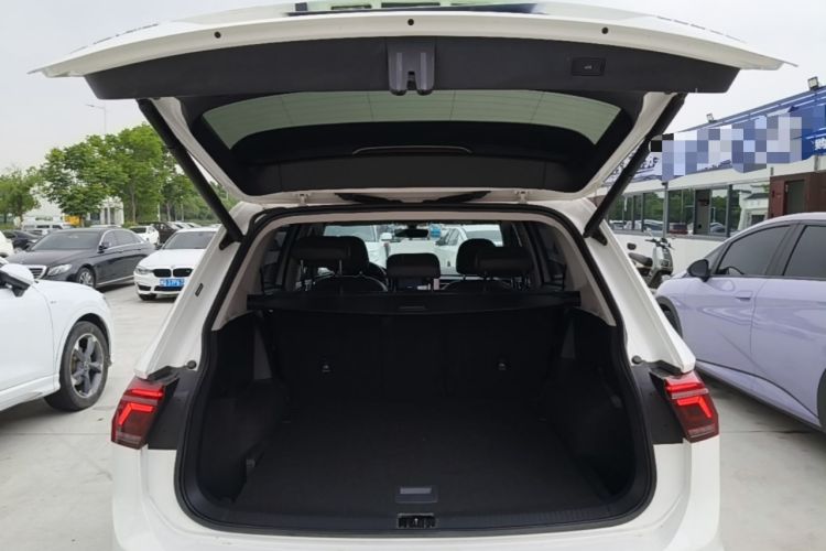 Used Volkswagen Tiguan L 2022 330TSI Automatic Two-Wheel Drive R-Line Enhanced Edition Trunk