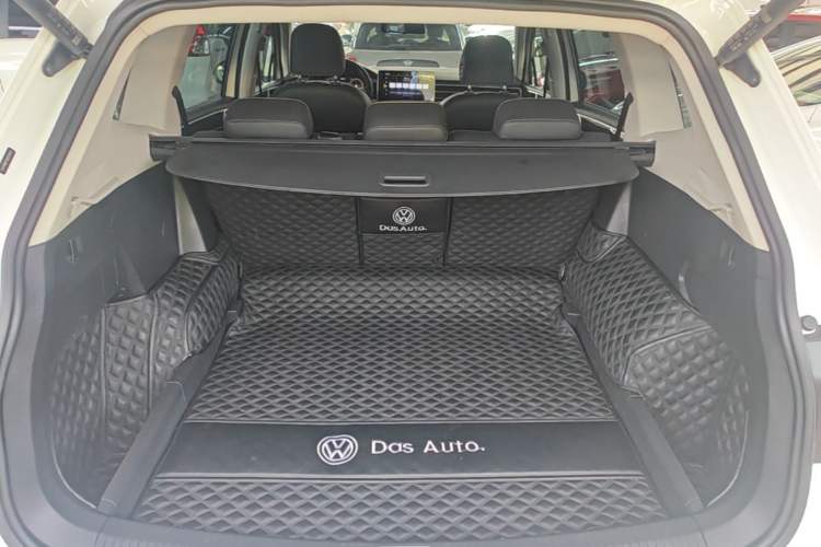 Used Volkswagen Tiguan L 2022 330TSI Automatic Two-Wheel Drive Smart Edition Trunk