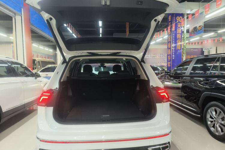 Used Volkswagen Tiguan L 2022 330TSI Automatic Two-Wheel Drive R-Line Enhanced Edition Trunk