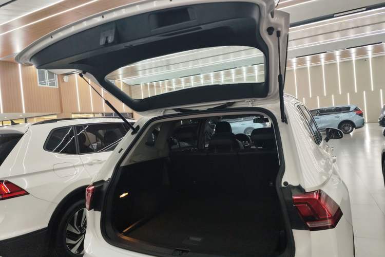 Used Volkswagen Tiguan L 2022 330TSI Automatic Two-Wheel Drive Comfort Edition Trunk