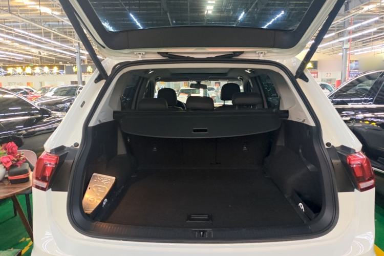 Used Volkswagen Tiguan L 2022 330TSI Automatic Two-Wheel Drive Smart Edition Trunk