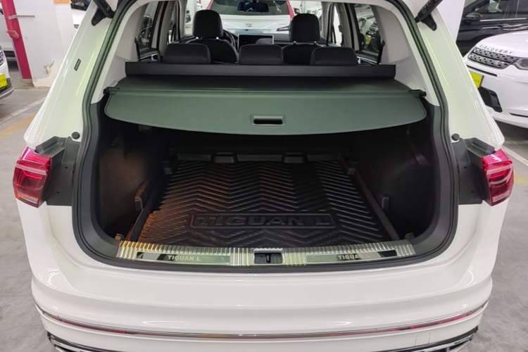 Used Volkswagen Tiguan L 2022 330TSI Automatic Two-Wheel Drive R-Line Enhanced Edition Trunk
