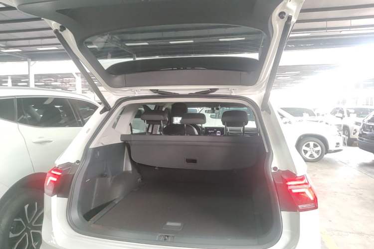 Used Volkswagen Tiguan L 2022 330TSI Automatic Two-Wheel Drive R-Line Enhanced Edition Trunk