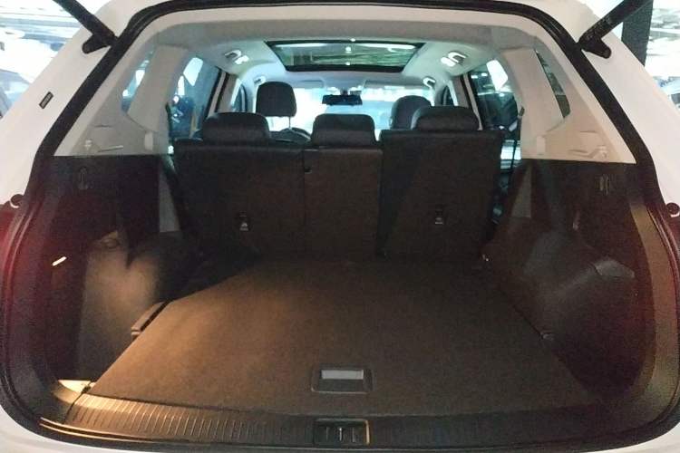 Used Volkswagen Tiguan L 2022 330TSI Automatic Two-Wheel Drive R-Line Enhanced Edition Trunk