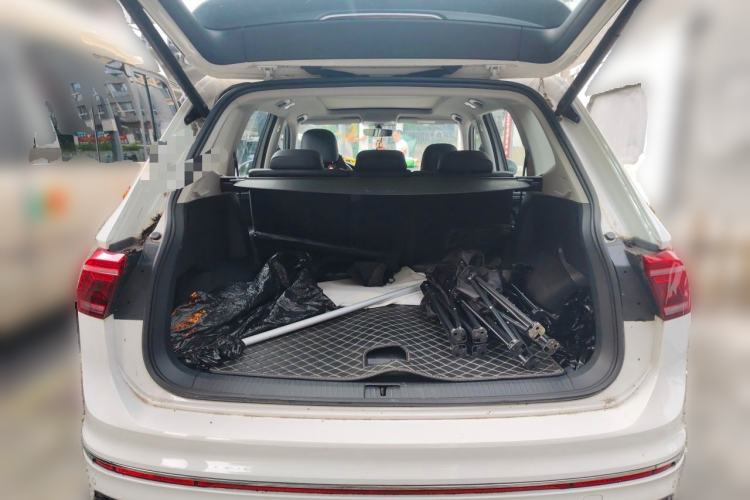 Used Volkswagen Tiguan L 2022 330TSI Automatic Two-Wheel Drive R-Line Enhanced Edition Trunk