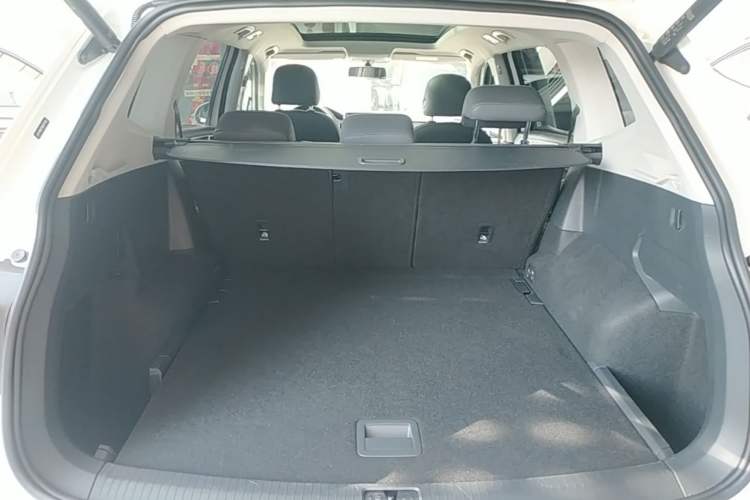 Used Volkswagen Tiguan L 2022 330TSI Automatic Two-Wheel Drive Smart Edition Trunk
