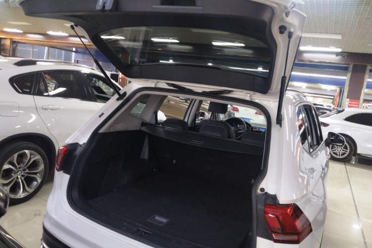 Used Volkswagen Tiguan L 2022 330TSI Automatic Two-Wheel Drive Comfort Edition Trunk