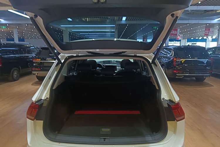 Used Volkswagen Tiguan L 2022 330TSI Automatic Two-Wheel Drive Smart Edition Trunk