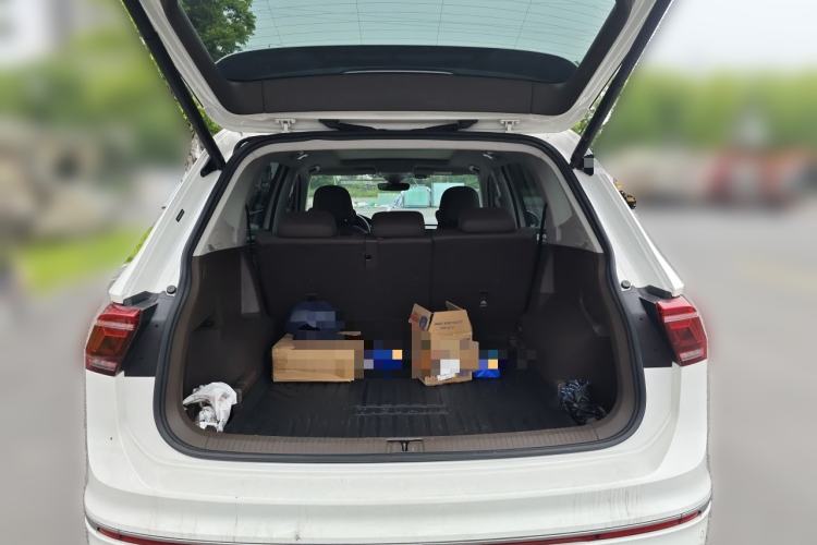 Used Volkswagen Tiguan L 2022 330TSI Automatic Two-Wheel Drive R-Line Flagship Edition Trunk