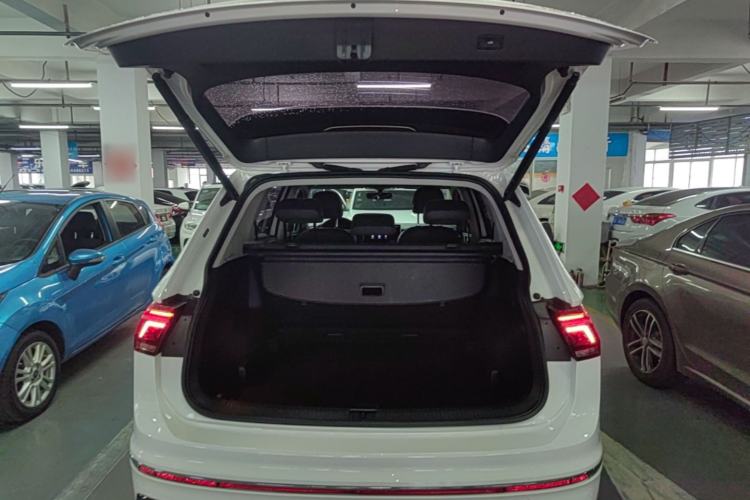 Used Volkswagen Tiguan L 2022 330TSI Automatic Two-Wheel Drive R-Line Enhanced Edition Trunk