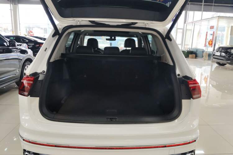 Used Volkswagen Tiguan L 2022 330TSI Automatic Two-Wheel Drive R-Line Enhanced Edition Trunk