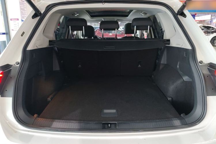 Used Volkswagen Tiguan L 2022 330TSI Automatic Two-Wheel Drive R-Line Enhanced Edition Trunk