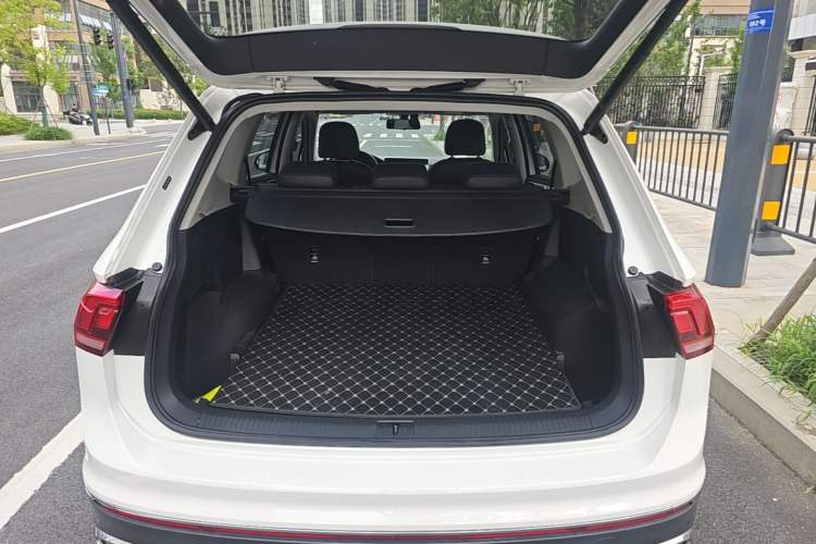 Used Volkswagen Tiguan L 2022 330TSI Automatic Two-Wheel Drive Smart Edition Trunk