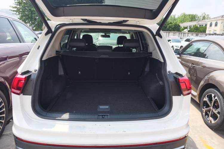 Used Volkswagen Tiguan L 2022 330TSI Automatic Two-Wheel Drive Smart Edition Trunk