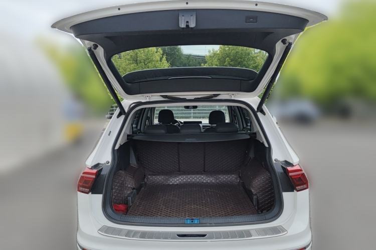 Used Volkswagen Tiguan L 2022 330TSI Automatic Two-Wheel Drive R-Line Enhanced Edition Trunk