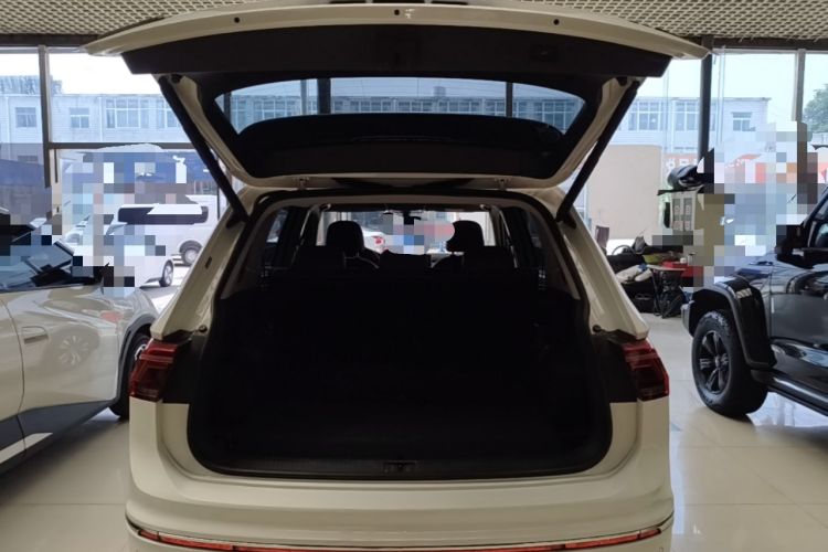 Used Volkswagen Tiguan L 2022 380TSI Automatic All-Wheel Drive R-Line Enhanced Comfort 7-Seater Trunk