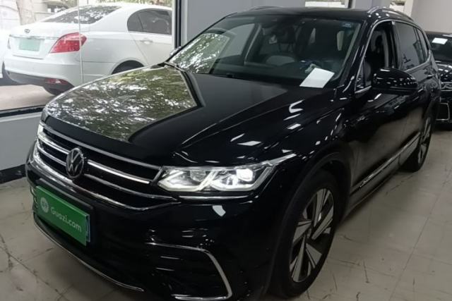 Volkswagen Tiguan L 2023 Facelift 380TSI Automatic All-Wheel Drive R-Line Flagship 7-Seater usado