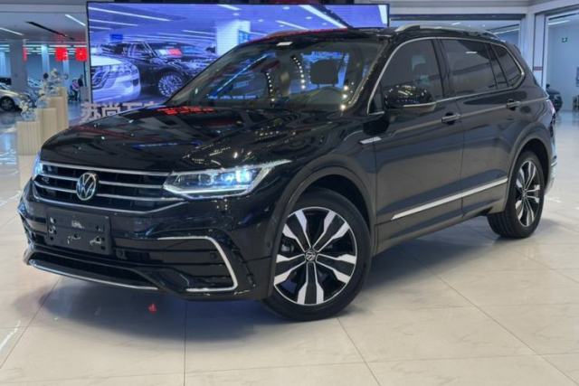 Ojetý Volkswagen Tiguan L 2023 Restyled 330TSI Automatic Two-Wheel Drive R-Line Enhanced Comfort Version