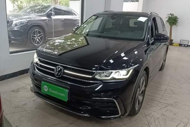 Volkswagen Tiguan L 2023 Facelift 380TSI Automatic All-Wheel Drive R-Line Flagship 7-Seater usado