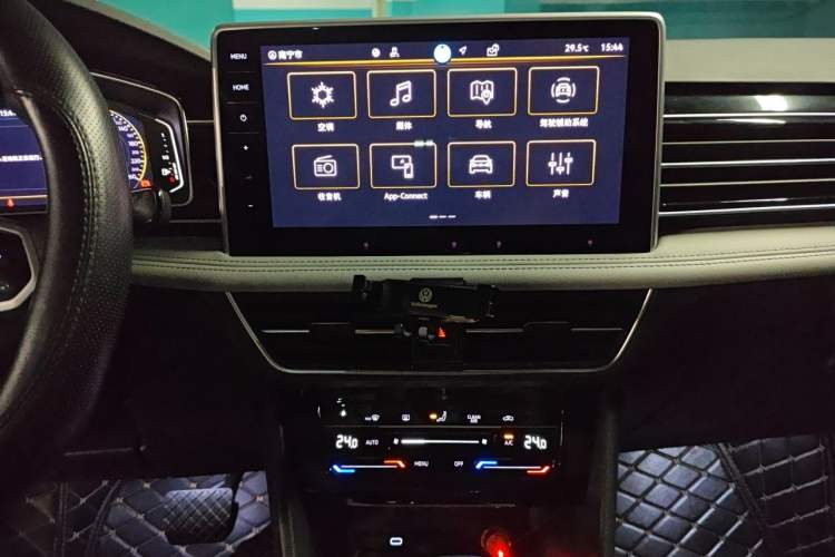 Used Volkswagen Tiguan L 2023 Revised Version 330TSI Automatic Two-Wheel Drive Smart Enjoyment Edition Audio And AC Panel