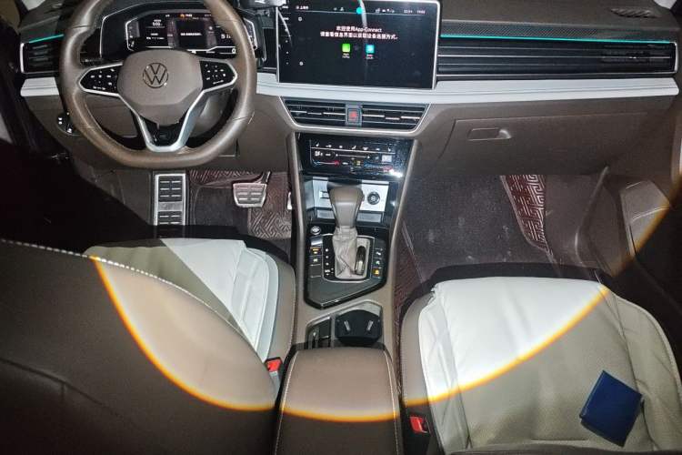 Used Volkswagen Tiguan L 2023 330TSI Automatic Two-Wheel Drive R-Line Enjoyment Edition Audio And AC Panel