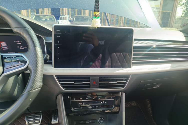 Used Volkswagen Tiguan L 2023 330TSI Automatic Two-Wheel Drive R-Line Enjoyment Edition Audio And AC Panel