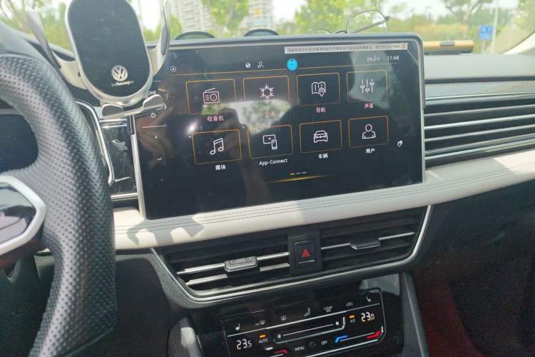 Used Volkswagen Tiguan L 2023 330TSI Automatic Two-Wheel Drive R-Line Enjoyment Edition Audio And AC Panel