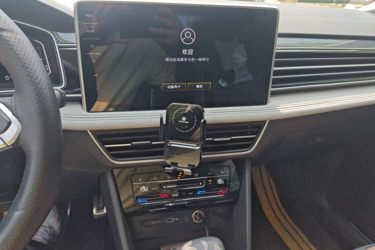 Used Volkswagen Tiguan L 2023 Restyled 330TSI Automatic Two-Wheel Drive R-Line Flagship Edition Audio And AC Panel