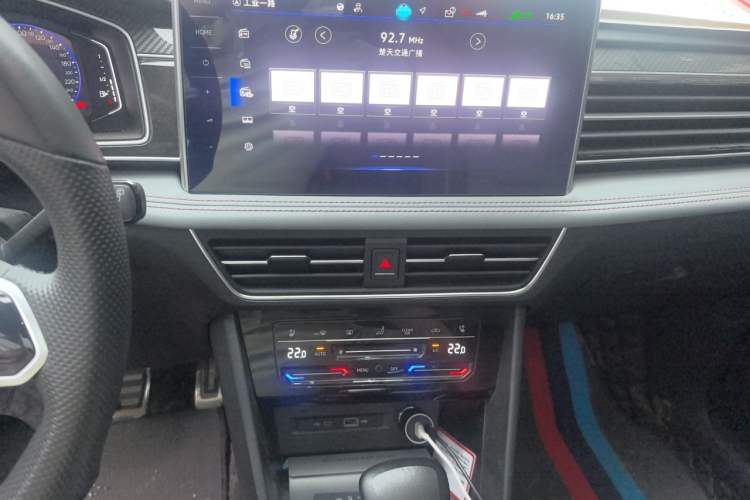 Used Volkswagen Tiguan L 2023 330TSI Automatic Two-Wheel Drive R-Line Flagship Edition Audio And AC Panel