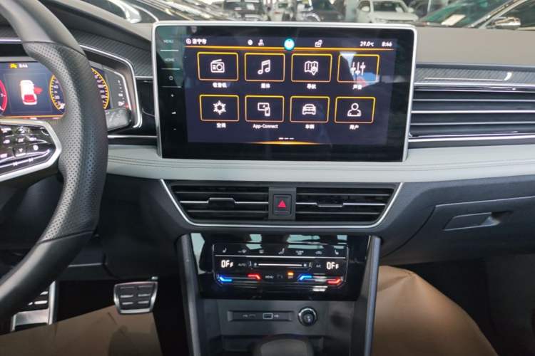 Used Volkswagen Tiguan L 2023 Restyled 330TSI Automatic Two-Wheel Drive R-Line Enhanced Comfort Version Audio And AC Panel