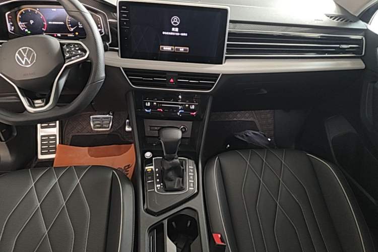 Used Volkswagen Tiguan L 2023 Restyled 330TSI Automatic Two-Wheel Drive R-Line Enhanced Comfort Version Audio And AC Panel