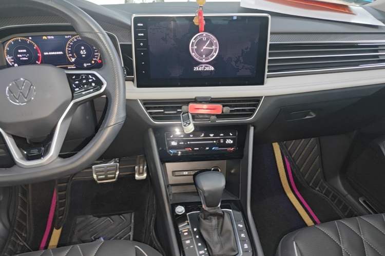 Used Volkswagen Tiguan L 2023 Restyled 330TSI Automatic Two-Wheel Drive R-Line Enhanced Comfort Version Audio And AC Panel