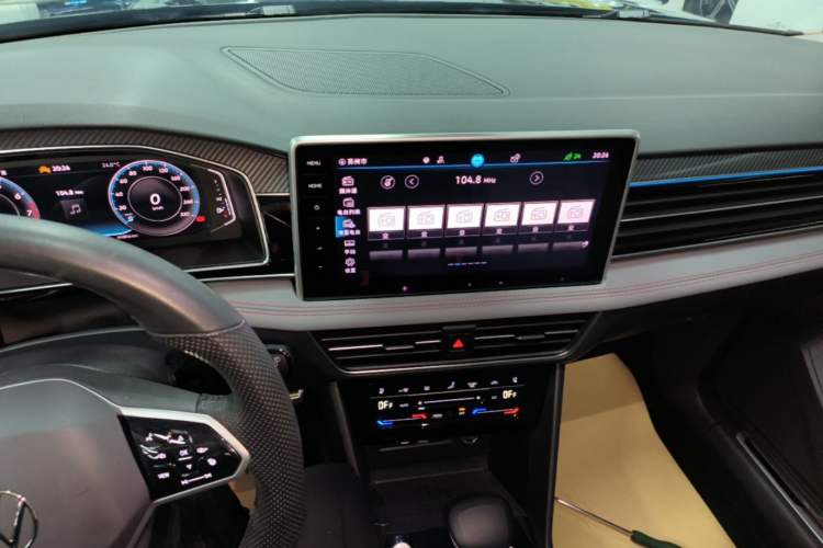 Used Volkswagen Tiguan L 2023 330TSI Automatic Two-Wheel Drive R-Line Flagship Edition Audio And AC Panel