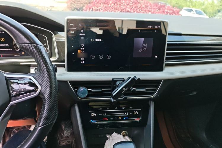 Used Volkswagen Tiguan L 2023 330TSI Automatic Two-Wheel Drive Smart Edition Audio And AC Panel