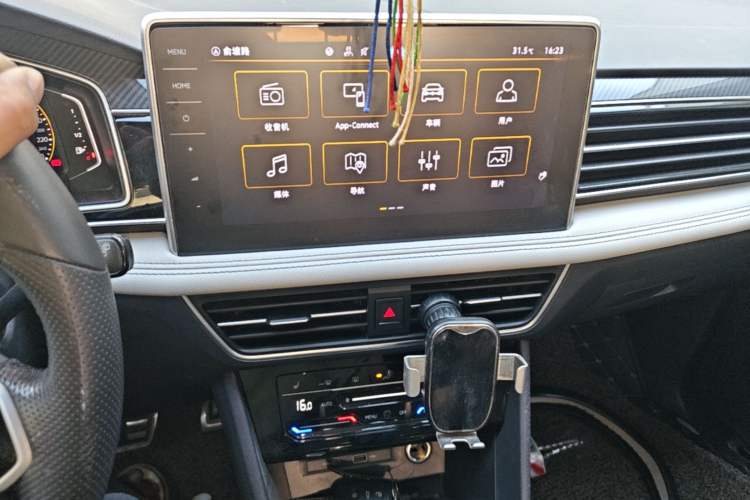 Used Volkswagen Tiguan L 2023 Restyled 330TSI Automatic Two-Wheel Drive R-Line Enhanced Comfort Version Audio And AC Panel