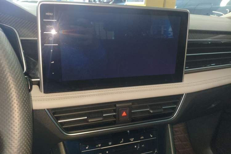 Used Volkswagen Tiguan L 2023 Restyled 330TSI Automatic Two-Wheel Drive R-Line Enhanced Comfort Version Audio And AC Panel
