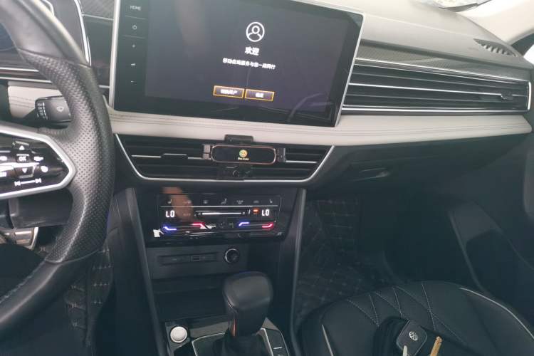 Used Volkswagen Tiguan L 2023 Restyled 330TSI Automatic Two-Wheel Drive R-Line Enhanced Comfort Version Audio And AC Panel