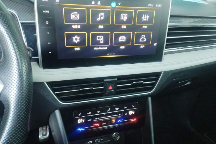 Used Volkswagen Tiguan L 2023 Restyled 330TSI Automatic Two-Wheel Drive R-Line Enhanced Comfort Version Audio And AC Panel