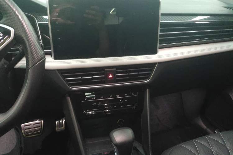 Used Volkswagen Tiguan L 2023 330TSI Automatic Two-Wheel Drive R-Line Enjoyment Edition Audio And AC Panel