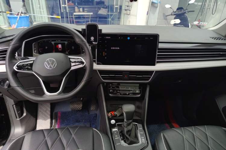 Used Volkswagen Tiguan L 2023 300TSI Automatic Two-Wheel Drive Smart Edition Audio And AC Panel