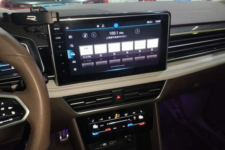 Used Volkswagen Tiguan L 2023 Restyled 330TSI Automatic Two-Wheel Drive R-Line Enhanced Comfort Version Audio And AC Panel