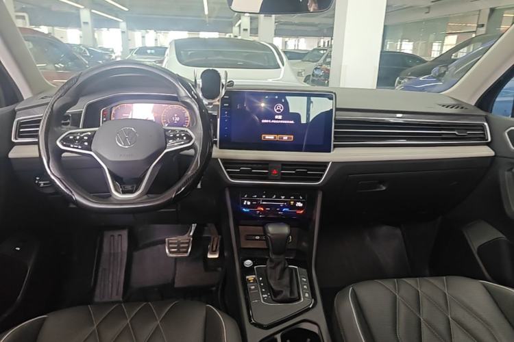 Used Volkswagen Tiguan L 2023 Restyled 330TSI Automatic Two-Wheel Drive R-Line Enhanced Comfort Version Center Console