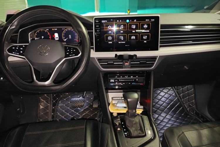 Used Volkswagen Tiguan L 2023 Revised Version 330TSI Automatic Two-Wheel Drive Smart Enjoyment Edition Center Console