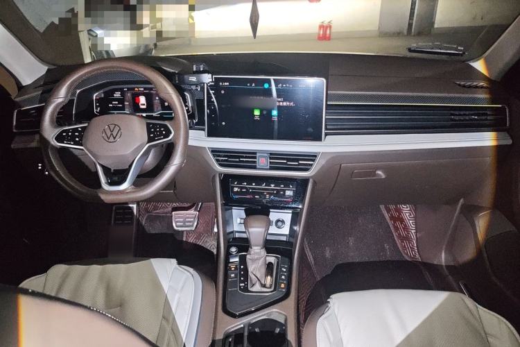 Used Volkswagen Tiguan L 2023 330TSI Automatic Two-Wheel Drive R-Line Enjoyment Edition Center Console