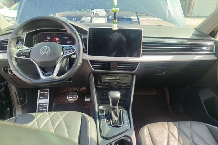 Used Volkswagen Tiguan L 2023 330TSI Automatic Two-Wheel Drive R-Line Enjoyment Edition Center Console
