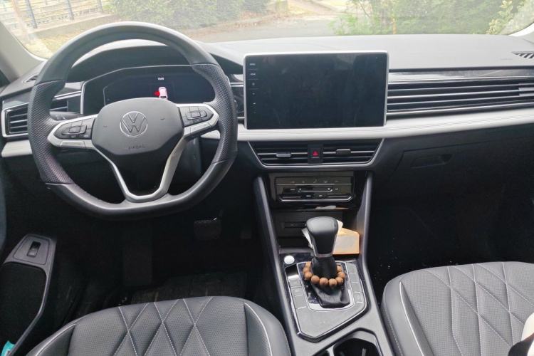 Used Volkswagen Tiguan L 2023 300TSI Automatic Two-Wheel Drive Smart Edition Center Console