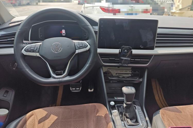Used Volkswagen Tiguan L 2023 Restyled 330TSI Automatic Two-Wheel Drive R-Line Flagship Edition Center Console