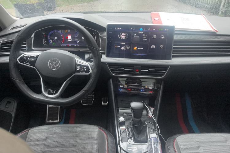 Used Volkswagen Tiguan L 2023 330TSI Automatic Two-Wheel Drive R-Line Flagship Edition Center Console