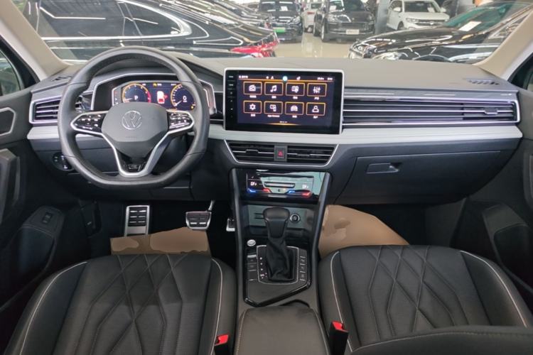 Used Volkswagen Tiguan L 2023 Restyled 330TSI Automatic Two-Wheel Drive R-Line Enhanced Comfort Version Center Console