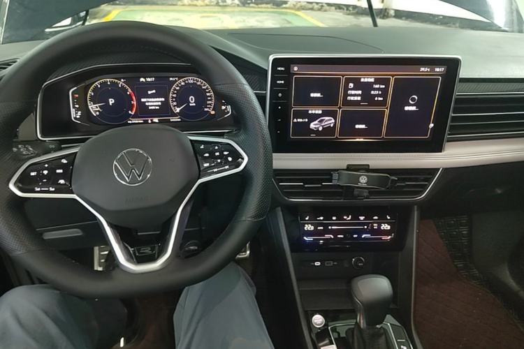 Used Volkswagen Tiguan L 2023 330TSI Automatic Two-Wheel Drive R-Line Enjoyment Edition Center Console